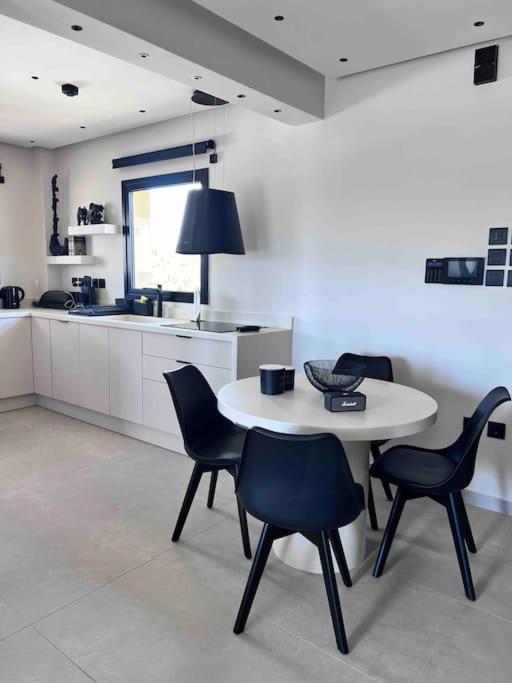 2 Bedroom Luxury By The Sea! Apartment *