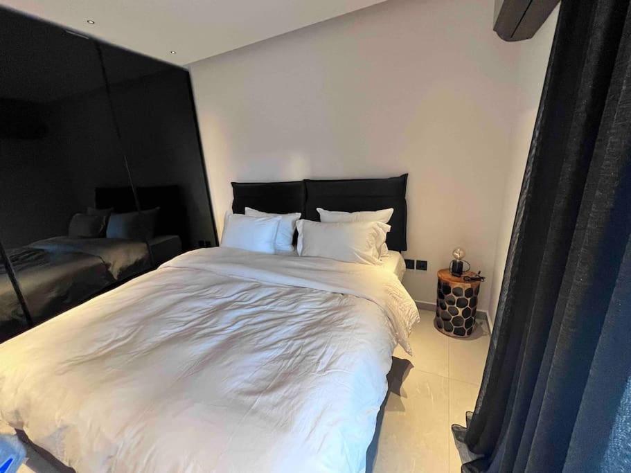 Apartment 2 Bedroom Luxury By The Sea!