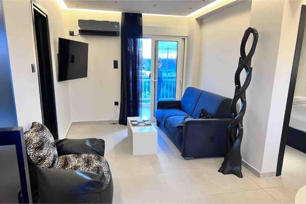 Apartment 2 Bedroom Luxury By The Sea!