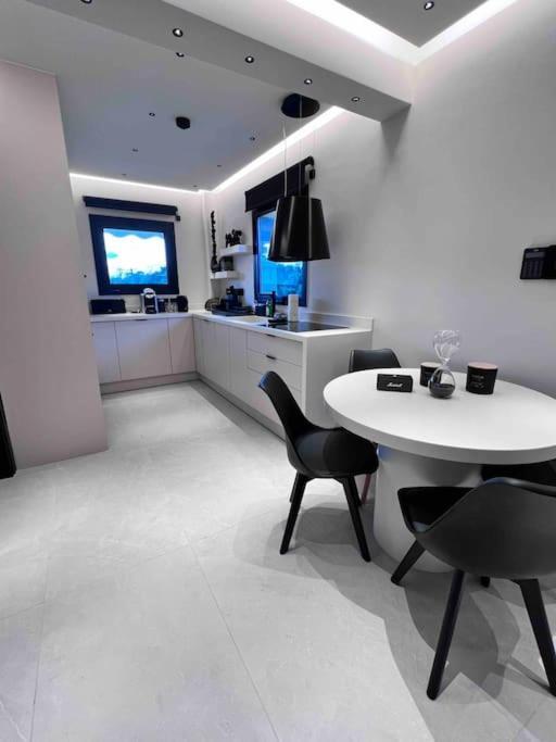 2 Bedroom Luxury By The Sea!