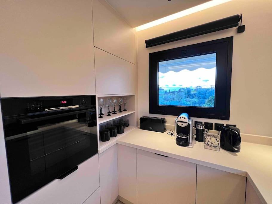 2 Bedroom Luxury By The Sea! *