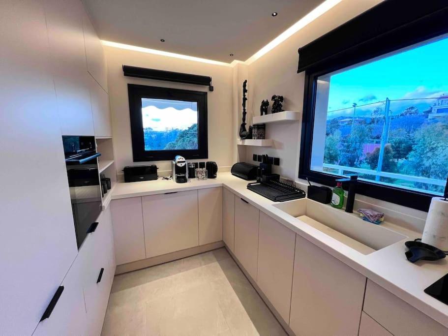 Apartment 2 Bedroom Luxury By The Sea!